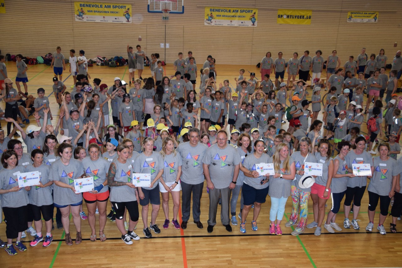 Remise du label "clever move 2017" par Claude Meisch, ministre de l’Éducation nationale, de l’Enfance et de la Jeunesse, et Romain Schneider, ministre des Sports