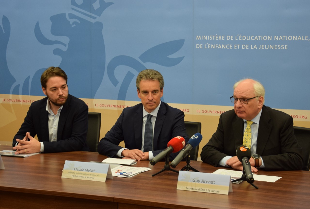 Tommy Klein, Client service director TNS Ilres, Claude Meisch, ministre de l’Éducation nationale, de l’Enfance et de la Jeunesse et Guy Arendt, secrétaire de l’État à la Culture lors de la conférence de presse
