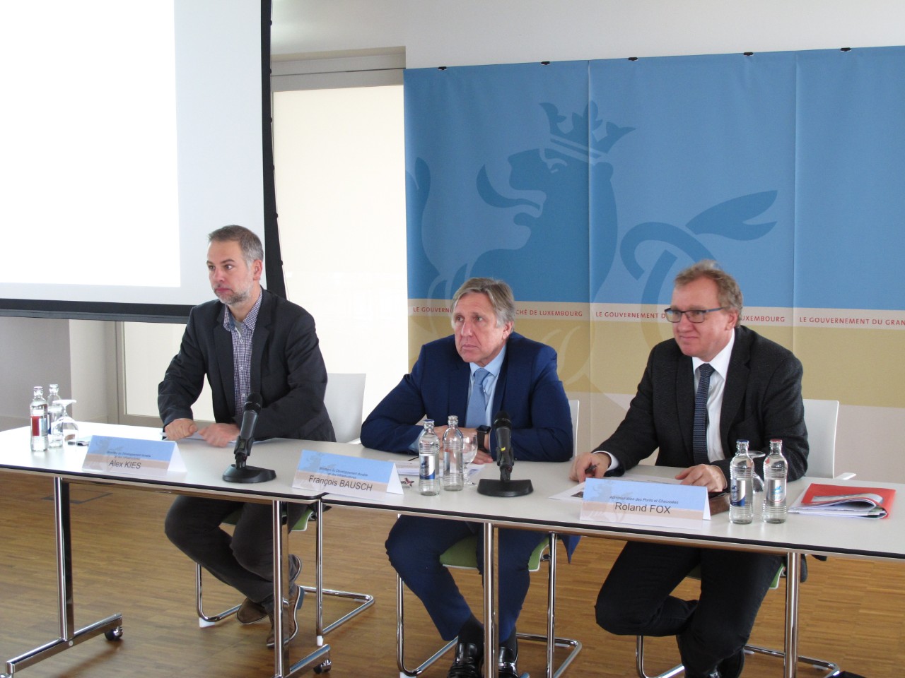 François Bausch, ministre du Développement durable et des Infrastructures, Alex Kies, chargé de direction des Transports publics et Roland Fox, directeur de l'Administration des ponts et chaussées, lors de la présentation des plans de réaménagement