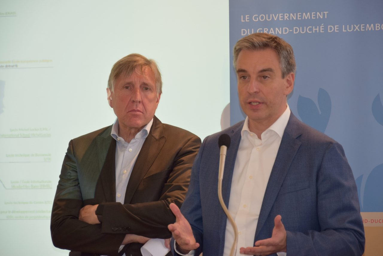(d. g. à dr.) François Bausch, ministre de la Mobilité et des Travaux publics et Claude Meisch, ministre de l'Éducation nationale, de l'Enfance et de la Jeunesse