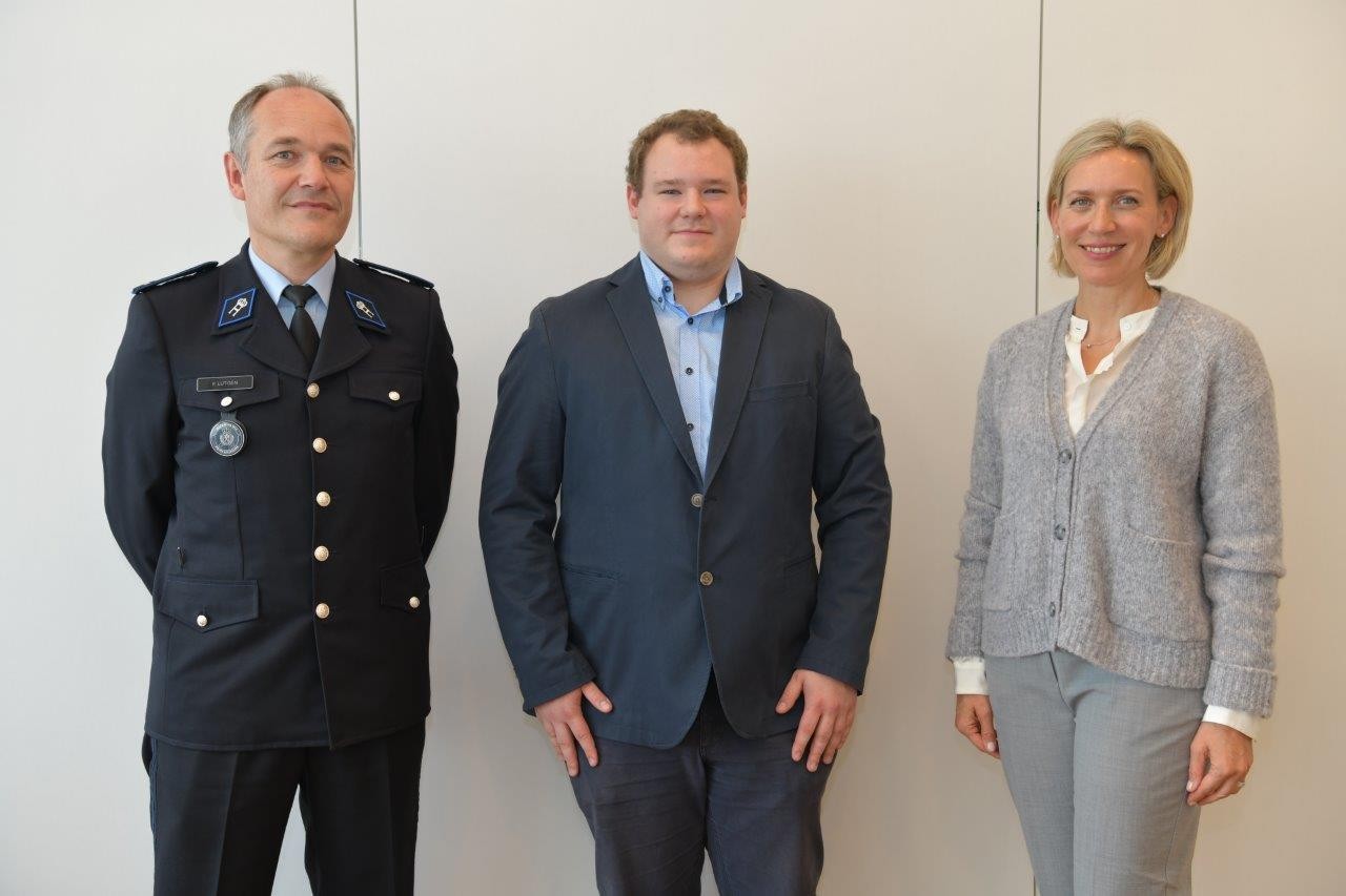 de g à dr. Francis Lutgen, Directeur RH, Willy Schmitz, Beatrice Abondio Conseiller MSI