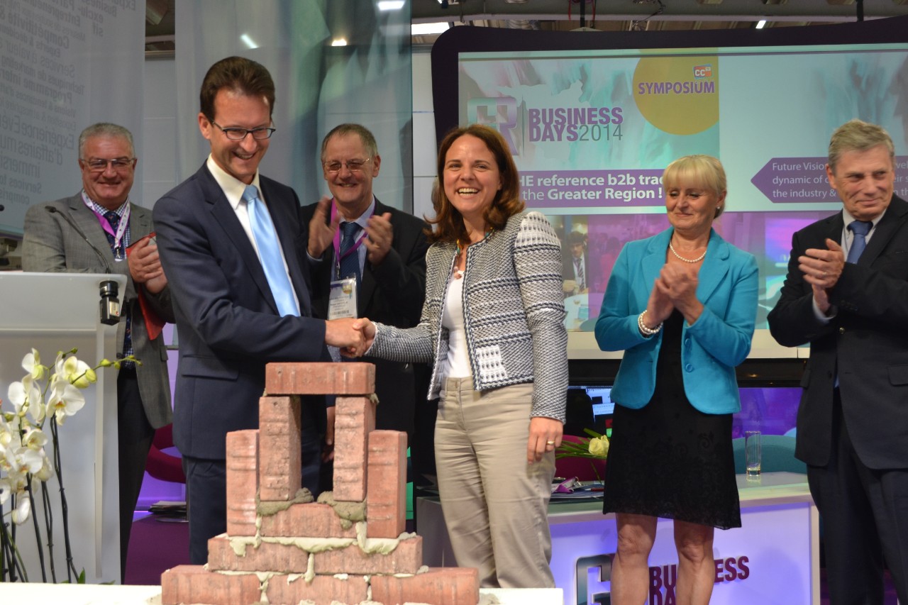 Corinne Cahen avec Carlo Thelen construisent symboliquement l’avenir de la Grande Région