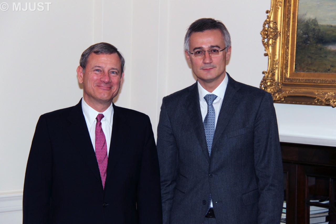 Le Président de la Cour suprème des Etats-Unis, John G. Roberts Jr. et le ministre de la Justice Félix Braz