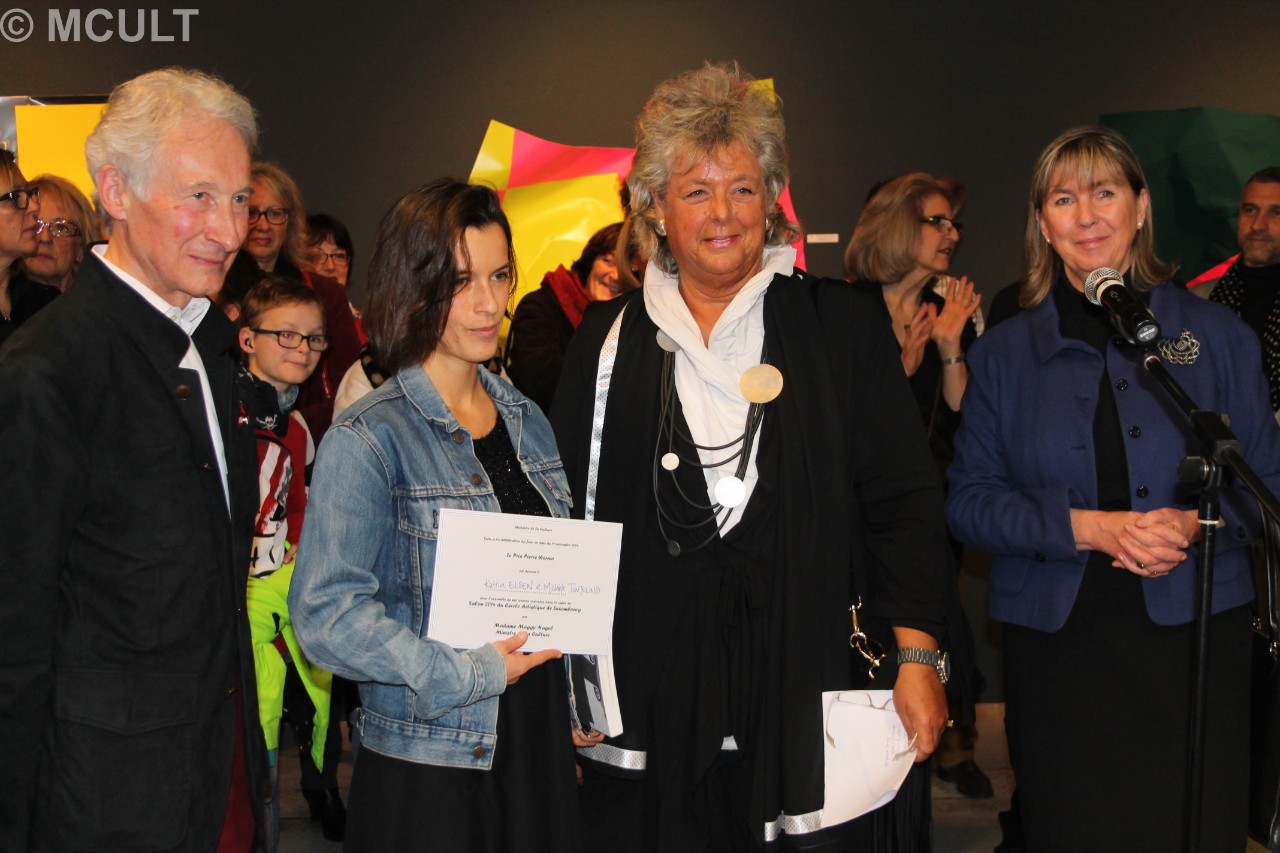 Maggy Nagel, ministre de la Culture, remet le Prix Pierre Werne: Jean Petit, (président CAL), Katrin Elsen (lauréate), Maggy Nagel (ministre de la Culture), Lydie Polfer (bourgmestre Ville de Luxembourg)