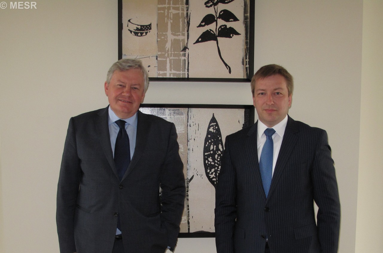 Jean-Claude Marcourt, vice-président du gouvernement de la Fédération Wallonie-Bruxelles, ministre de l'Enseignement supérieur, de la Recherche et des Médias; Marc Hansen, secrétaire d'État à l'Enseignement supérieur et à la Recherche
