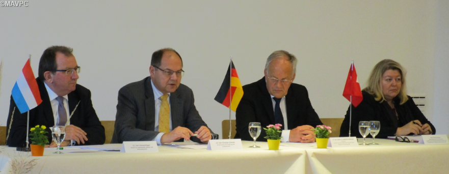 (de g. à dr.) Fernand Etgen, Christian Schmidt, Johann N. Schneider-Ammann, Christa Bauer