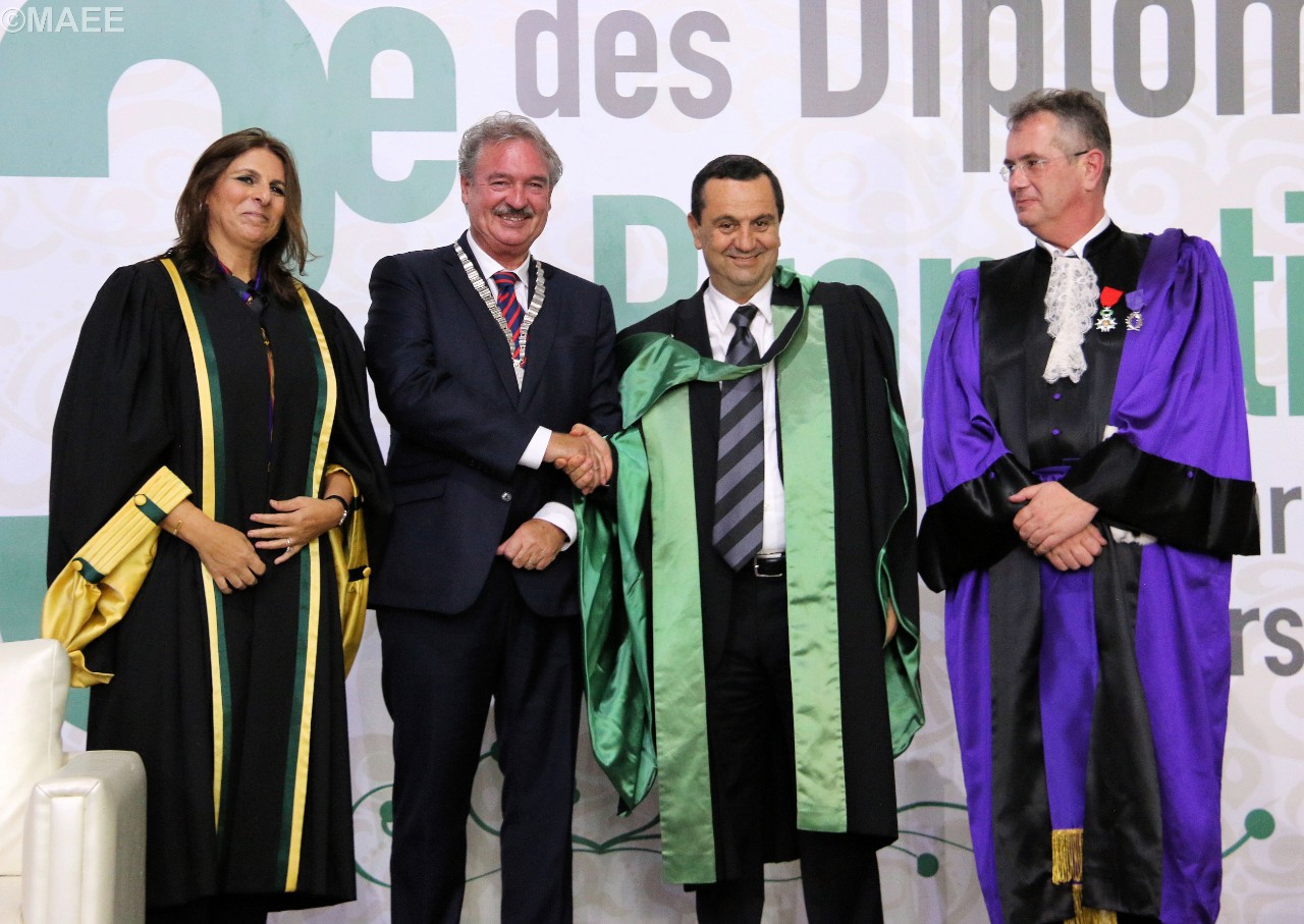 Remise du titre de docteur «honoris causa» par Universiapolis - Université internationale d’Agadir à Jean Asselborn - Jean Asselborn avec Souad Bennani, Aziz Bouslikhane et Pierre Mutzundhart