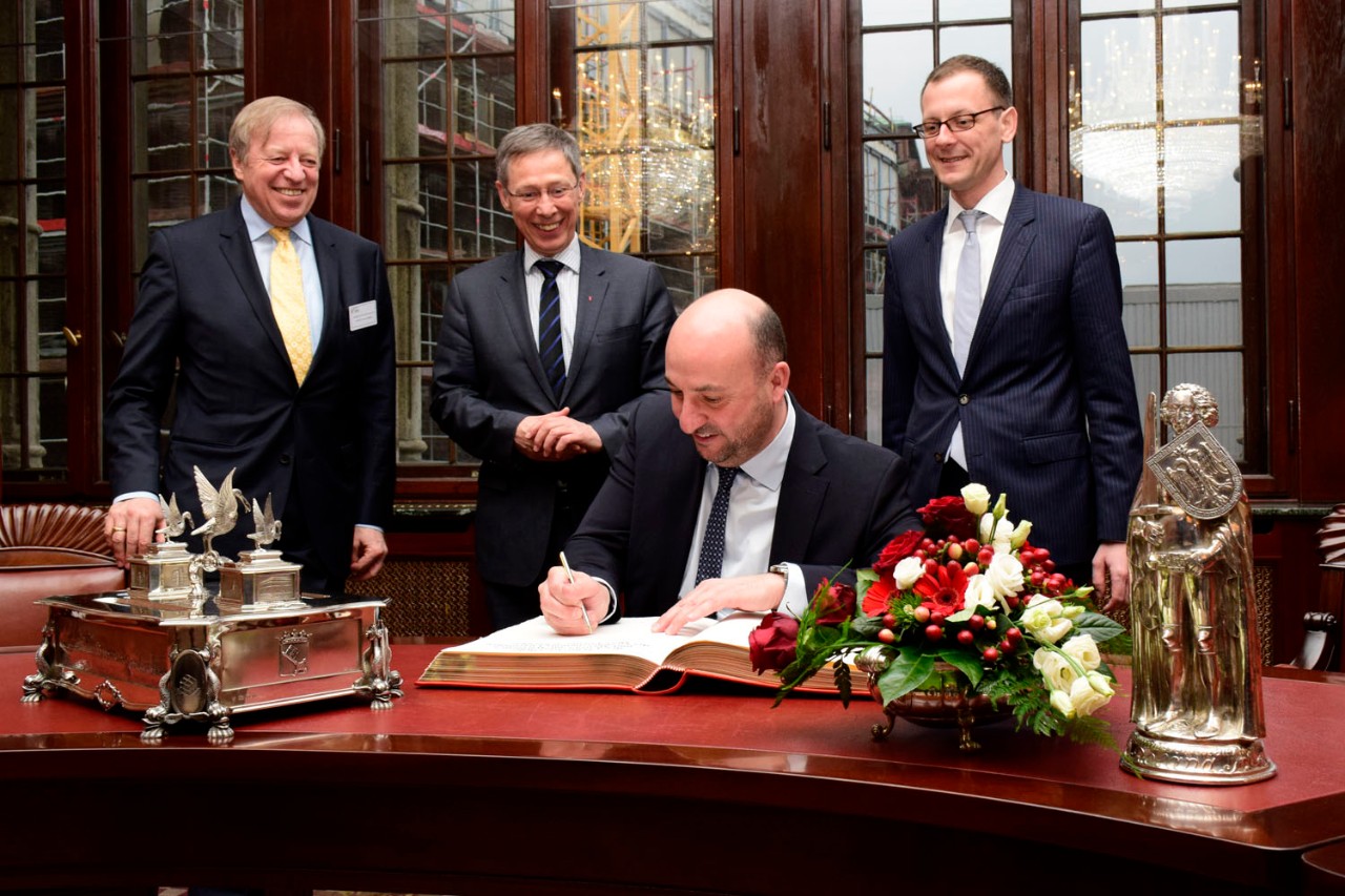 Le Vice-Premier ministre, ministre de l’Economie Etienne Schneider en mission économique à Brême - Georges Santer, ambassadeur du Luxembourg en Allemagne; Dr Carsten Sieling, maire de la ville libre hanséatique; Etienne Schneider, Vice-Premier ministre, ministre de l’Economie; Martin Günthner, sénateur pour l’Economie, le Travail et les ports