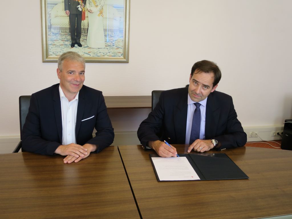 Assermentation - Dan Kersch, ministre de l'Intérieur; Oliver Peters, échevin de la commune de Koerich
