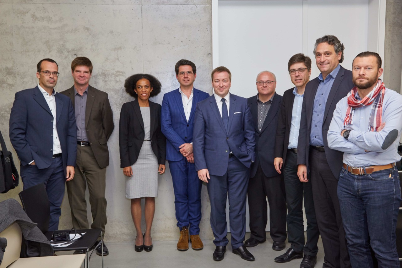 Photo de groupe - Gilles Christnach; Max Von Roesgen; Sala Makumbundu; Marc Feider; Marc Hansen; Pierre Hurt; Jos Dell; Andrea De Cillia; Steve Weyland