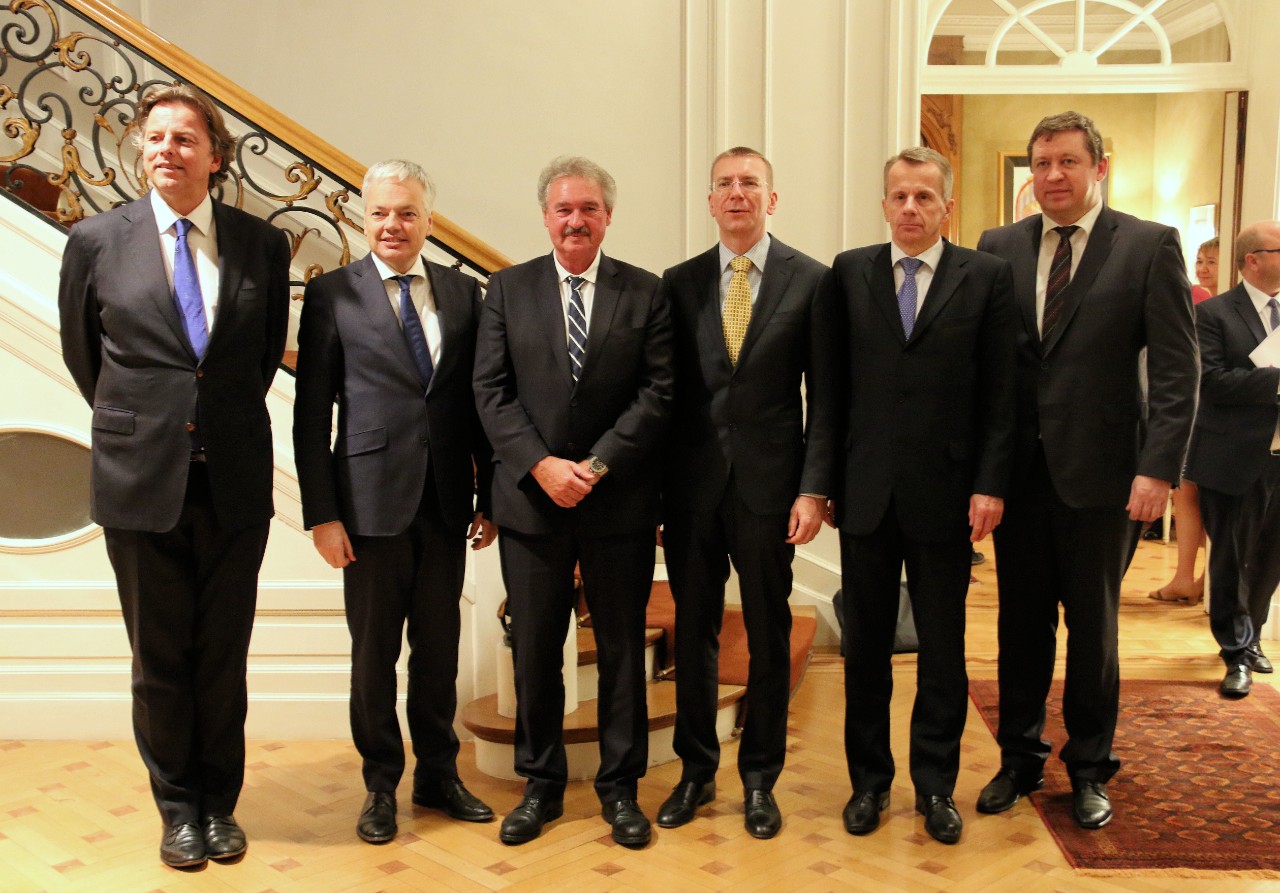  Photo de famille - Réunion des ministres des Affaires étrangères du Benelux et des Etats baltes