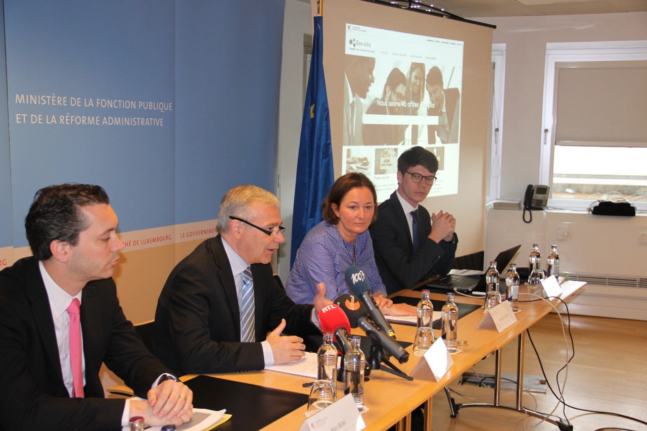 Conférence de presse - Marc Blau, directeur de l'Administration du personnel de l'État; Dan Kersch, de la Fonction publique et de la Réforme administrative; Paulette Lenert, coordinateur général au ministère de la Fonction publique et de la Réforme administrative; Bob Greis, attaché au MFPRA