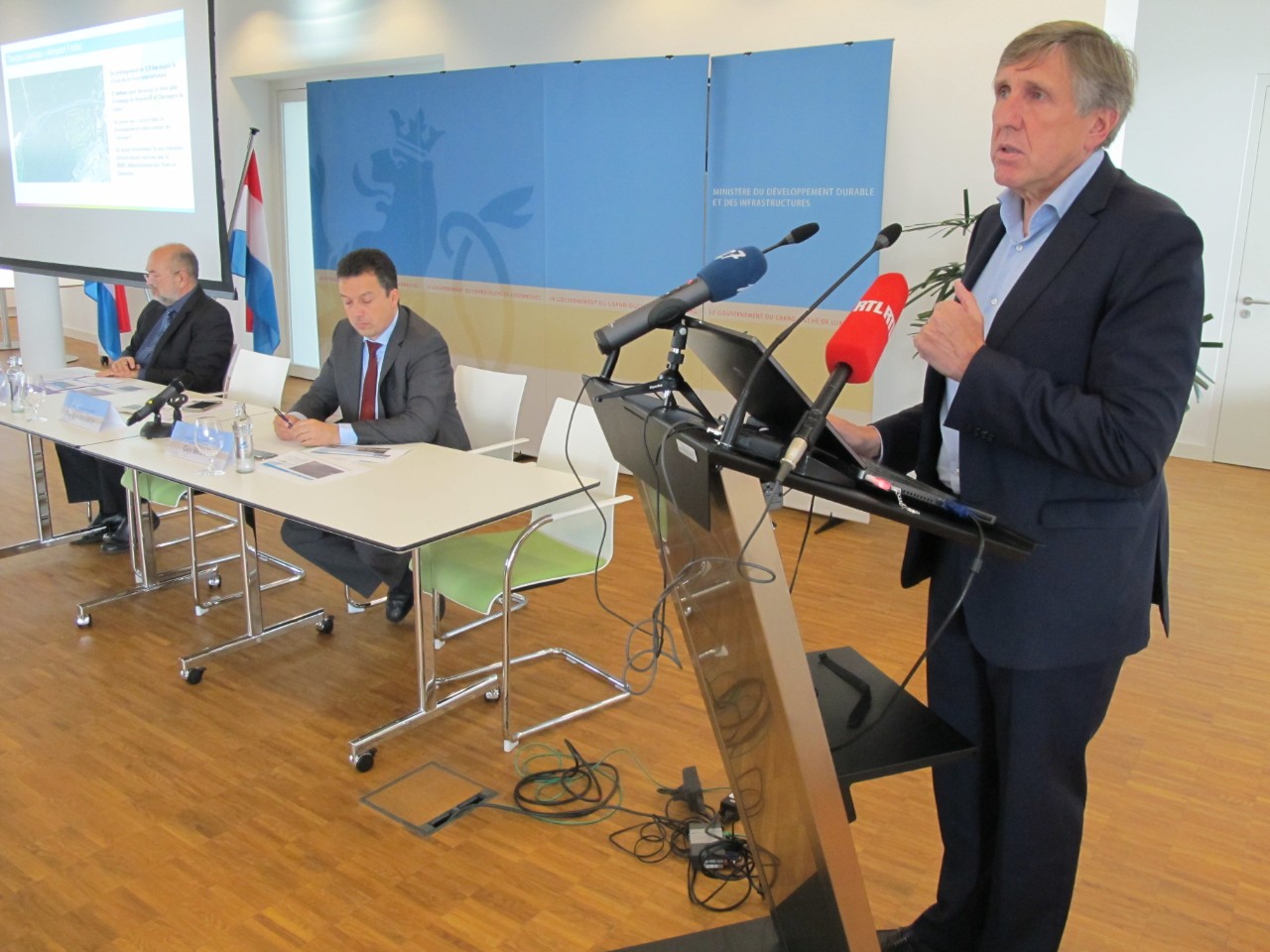 Conférence de presse - André Von der Marck, directeur Luxtram ; Guy Besch, ministère du Développement durable et des Infrastructures ; François Bausch, ministre du Développement durable et des Infrastructures