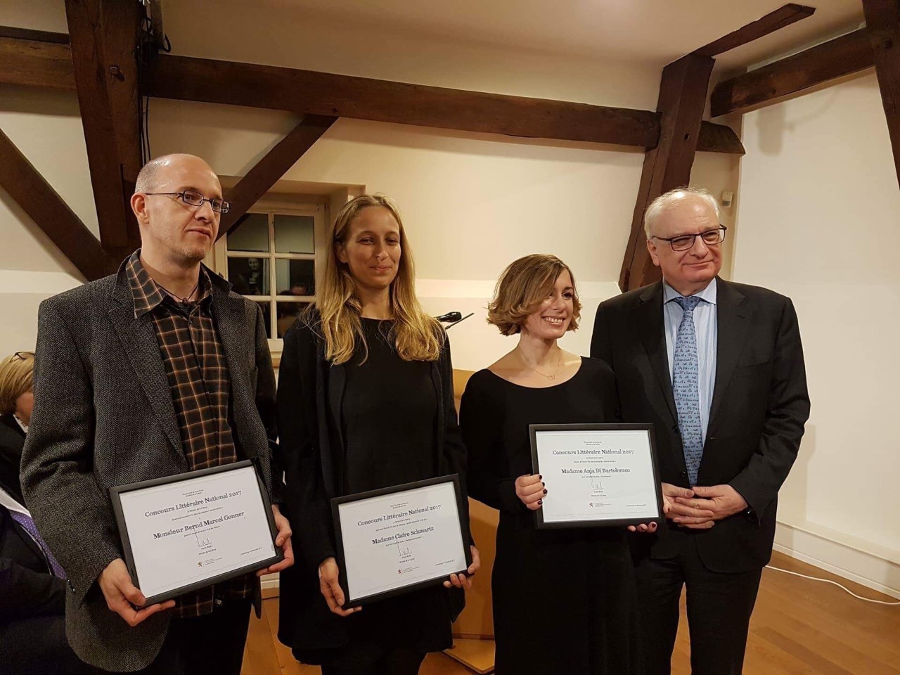 Bernd Marcel Gonner; Claire Schmartz; Anja Di Bartolomeo et Guy Arendt, secrétaire d’État à la Culture lors de la remise des prix