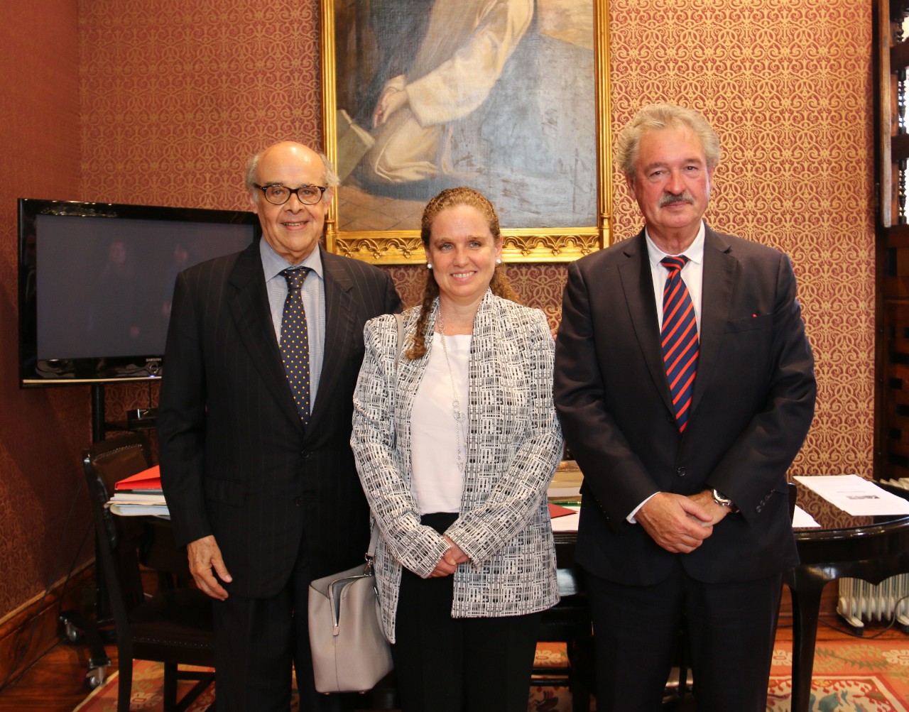 Jean Asselborn avec le ministre des Affaires étrangères du Pérou, Ricardo Luna Mendoza, et la ministre de l’Economie et des Finances, Claudia Cooper