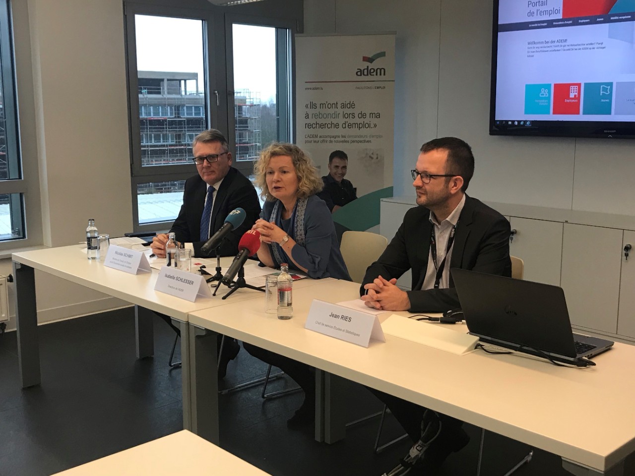 Nicolas Schmit, ministre du Travail, de l'Emploi et de l'Economie sociale et solidaire; Isabelle Schlesser, directrice de l'ADEM; Jean Ries, chef du Service études et statistiques de l'ADEM