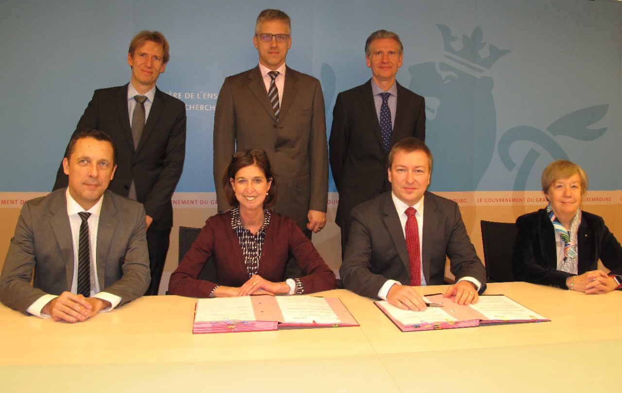 Lydia Mutsch, ministre de la Santé et Marc Hansen, ministre délégué à l’Enseignement supérieur et à la Recherche lors de la signature de la convention