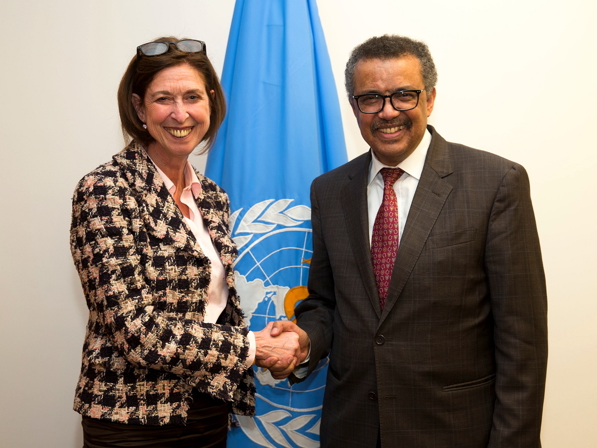 (de g. à dr.) Lydia Mutsch, ministre de la Santé; Dr Adhanom Ghebreyesus Tedros, directeur général de l'OMS