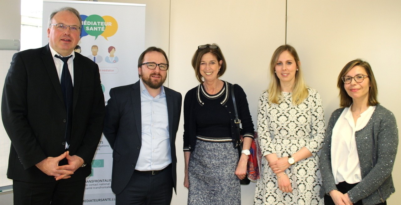 (de g. à dr.) Laurent Jomé, premier conseiller de gouvernement; Mike Schwebag, médiateur de la santé; Lydia Mutsch, ministre de la Santé; Maïté Poos, médiatrice; Marie-Jeanne Dias-Pinto, secrétariat