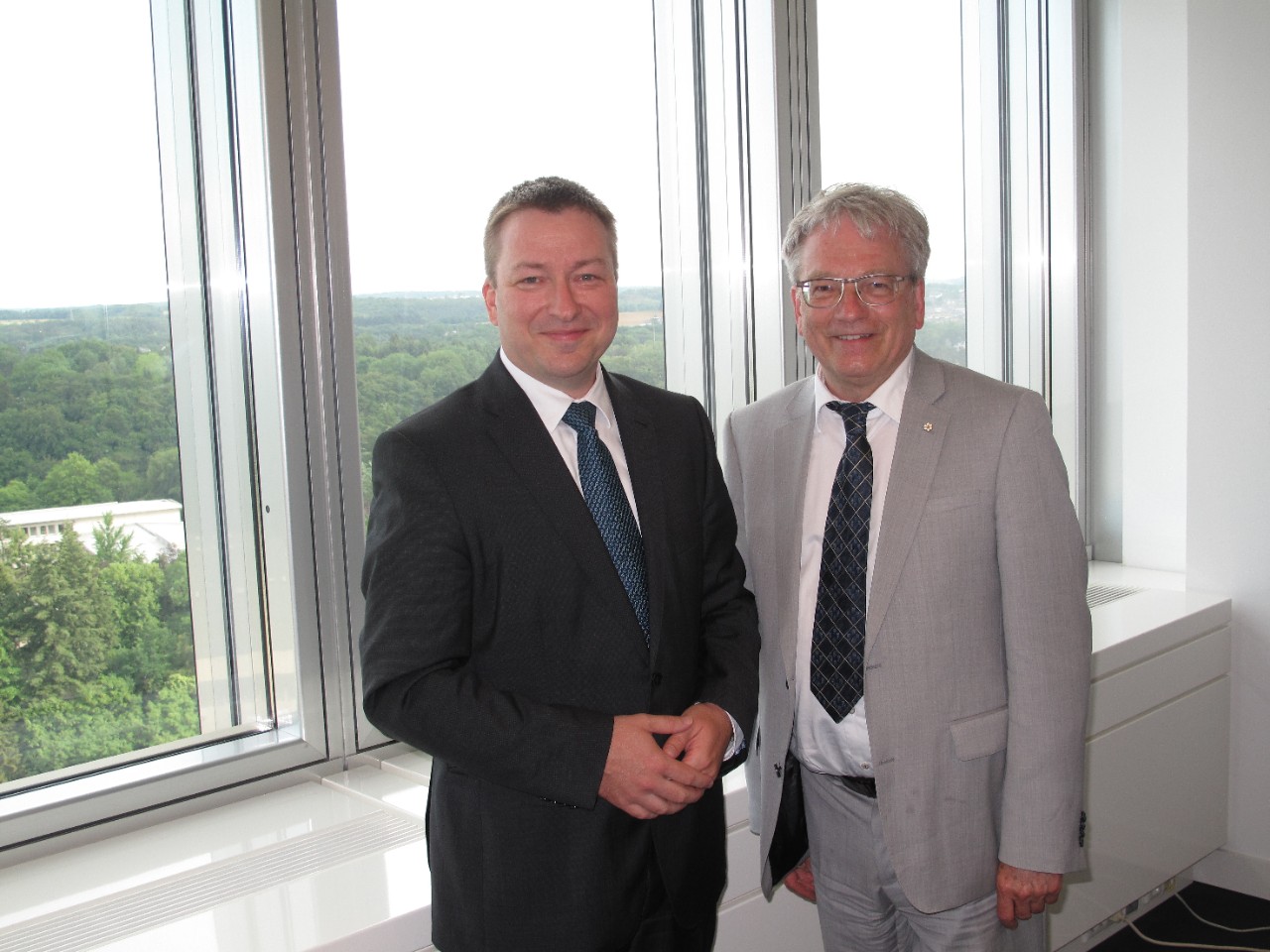 Marc Hansen, ministre délégué à l'Enseignement supérieur et à la Recherche, et Rémy Quirion, scientifique en chef du Québec