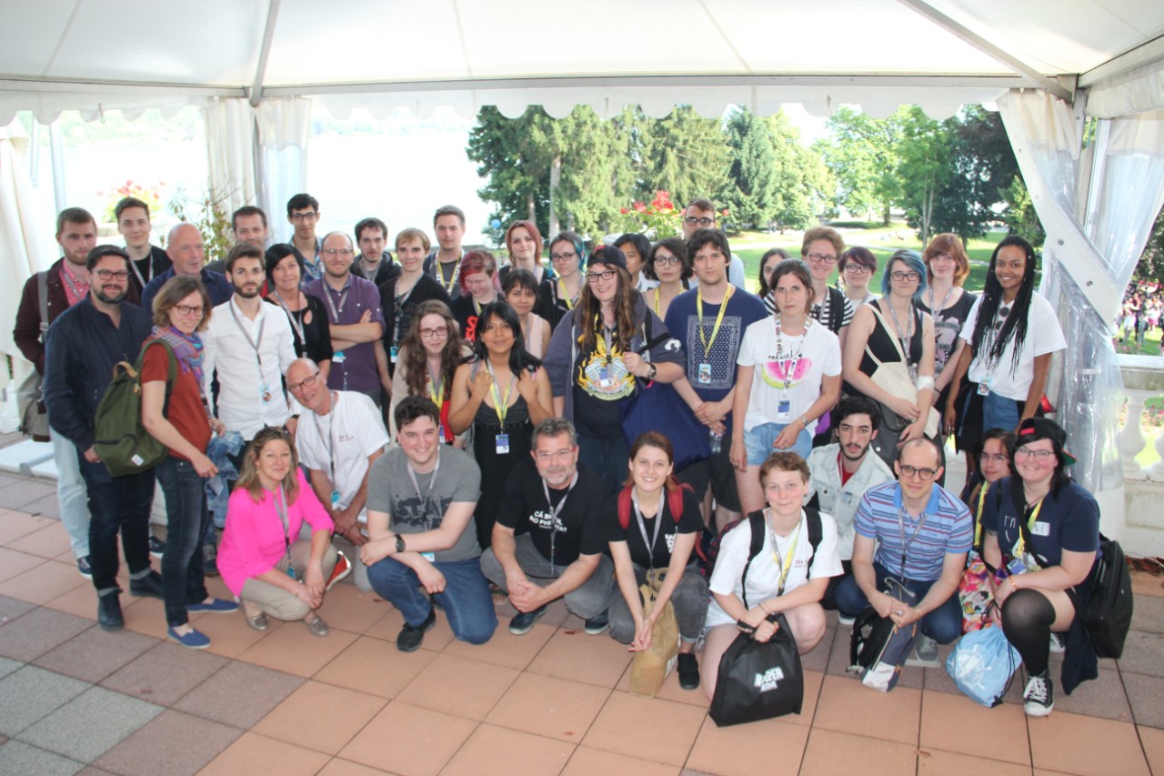 Les étudiants du BTS Dessin d'animation du Lycée des arts et métiers entourés de leurs professeurs, des professionnels de l'animation et des représentants du Film Fund Luxembourg