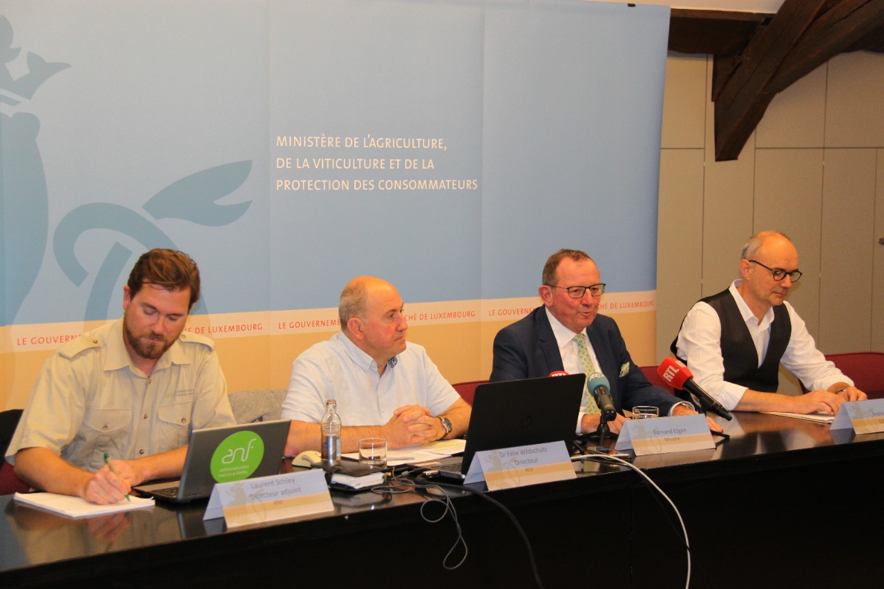 (de g. à  dr.) Laurent Schley, directeur adjoint de l'ANF; Dr. Félix Wildschutz, directeur de l'ASV; Fernand Etgen, ministre de l'Agriculture, de la Viticulture et de la Protection des consommateurs et André Loos, 1er conseiller du ministère de l'Agriculture, de la Viticulture et de la Protection des consommateurs