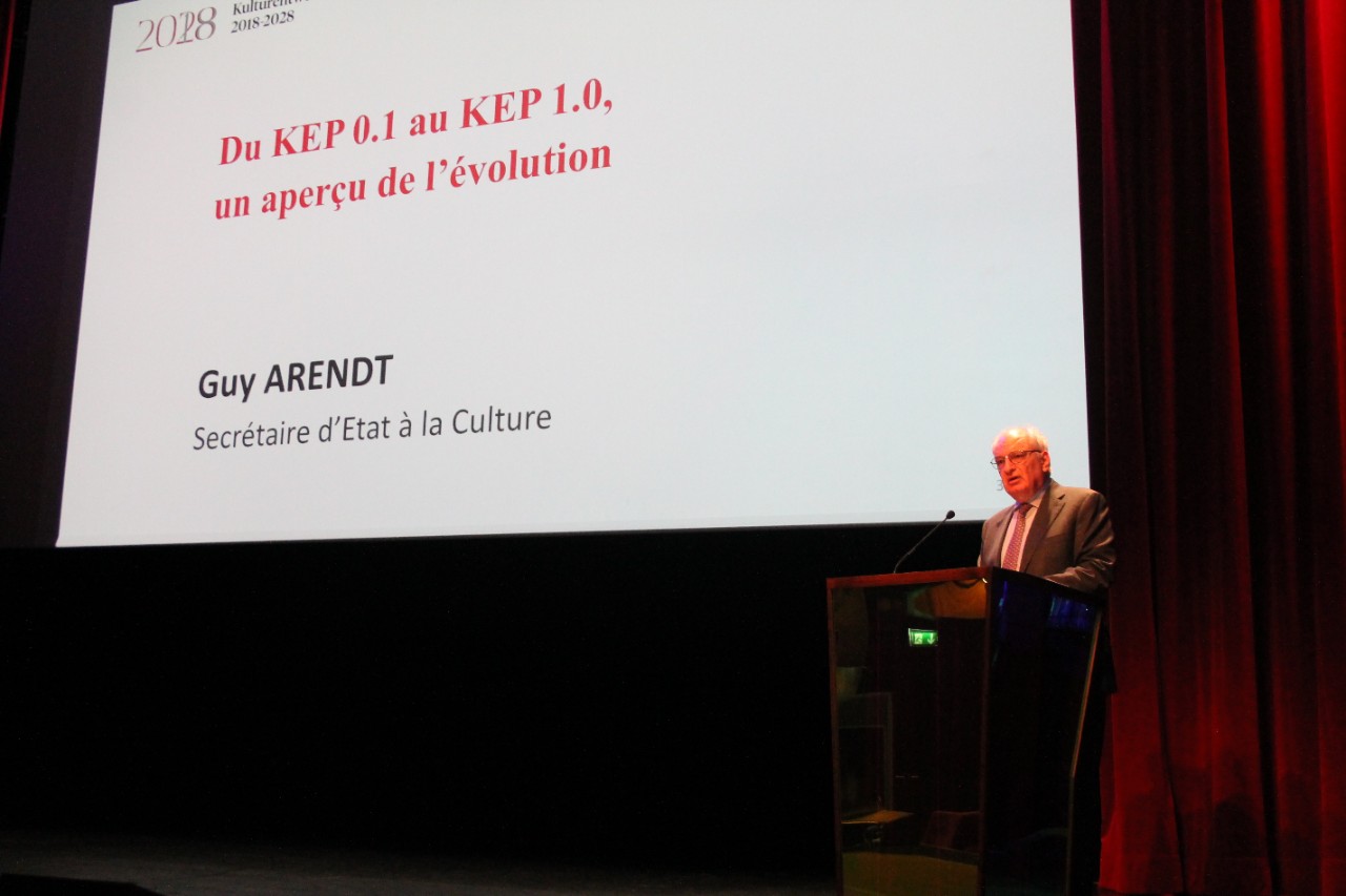 Guy Arendt présentant le Plan de développement culturel ("Kulturentwécklungsplang")