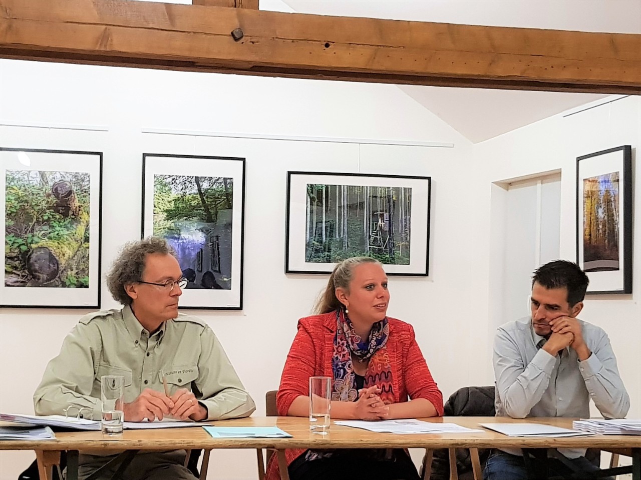 Carole Dieschbourg entourée de Frank Wolter, directeur de l'Administration de la nature et des forêts, et Gilles Biver, Département de l'environnement lors de la conférence de presse