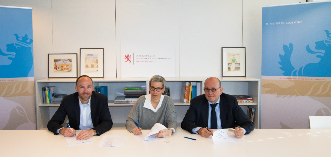 (de g. à dr.) Guy Entringer, directeur de la SNHBM, Sam Tanson, ministre du Logement et Patrick Gillen, président du Fonds Kirchberg
