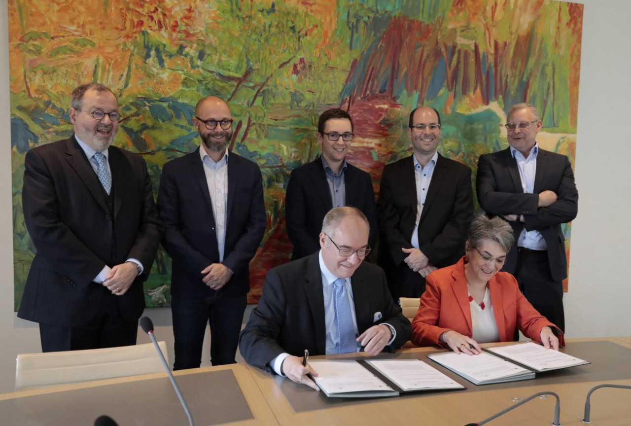 Signature de l'accord de collaboration entre la Chambre des députés et la BnL en vue de la numérisation des comptes rendus des séances publiques