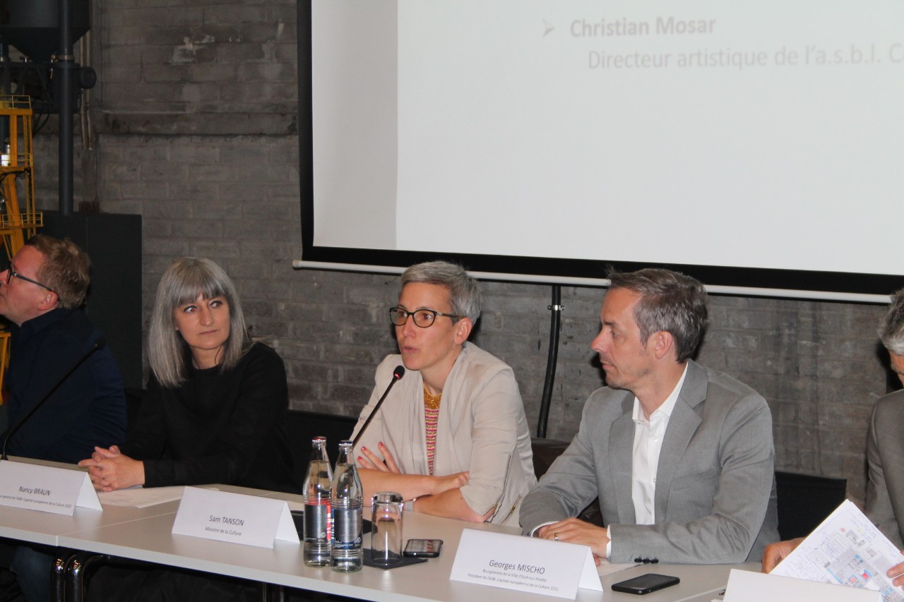 Sam Tanson, entourée (de g. à dr.) par Christian Mosar, directeur artistique de l'ASBL Capitale européenne de la Culture 2022, Nancy Braun, directeur général de l'ASBL Capitale européenne de la Culture 2022 et Georges Mischo, bourgmestre de la ville d'Esch-sur-Alzette