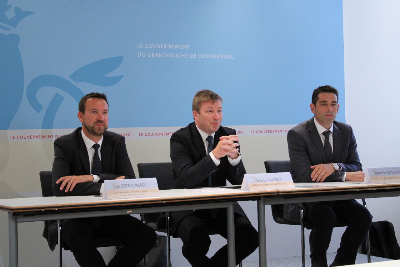 (de g. à dr.) Luc Schockmel, conseiller de gouvernement 1re classe; Marc Hansen, ministre délégué à la Digitalisation; Patrick Houtsch, directeur du CTIE