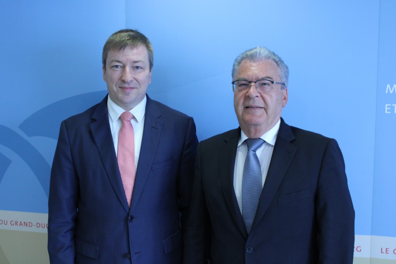 (de g. à dr.) Marc Hansen et Rudolf Strohmeier, directeur général de l'Office des publications de l'UE