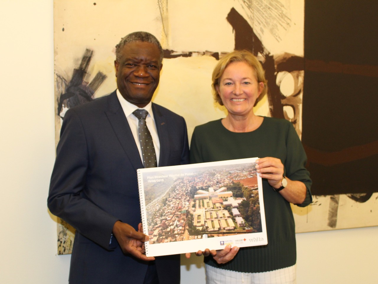 Entrevue de Paulette Lenert avec Dr. Denis Mukwege, détenteur du prix Nobel de la paix et du Prix Sakharov