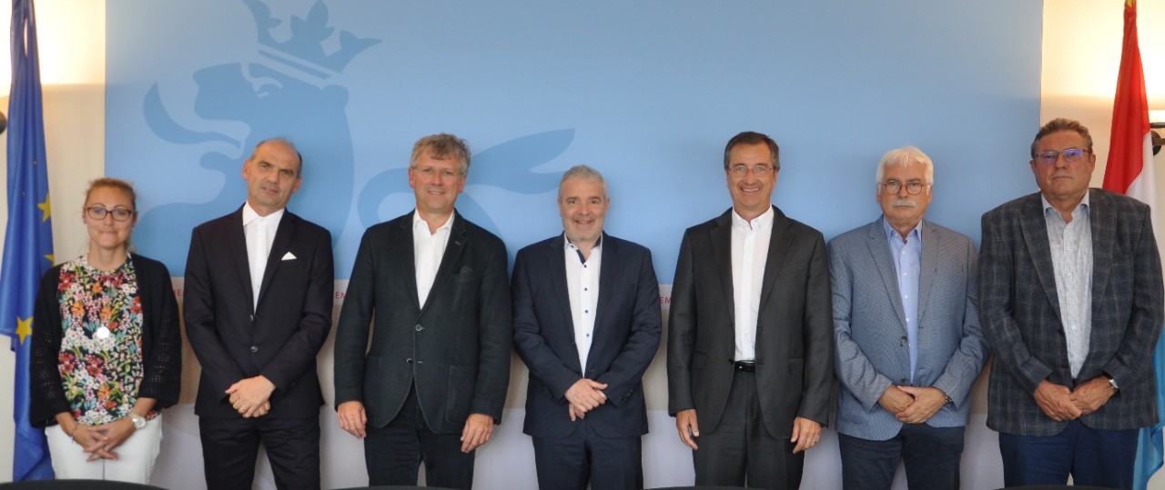 Dan Kersch avec (de g. à dr.) Fabienne Gaul, Laurent Deville, Dan Dax, le président du COSL André Hoffmann, Heinz Thews et Rob Thillens.
