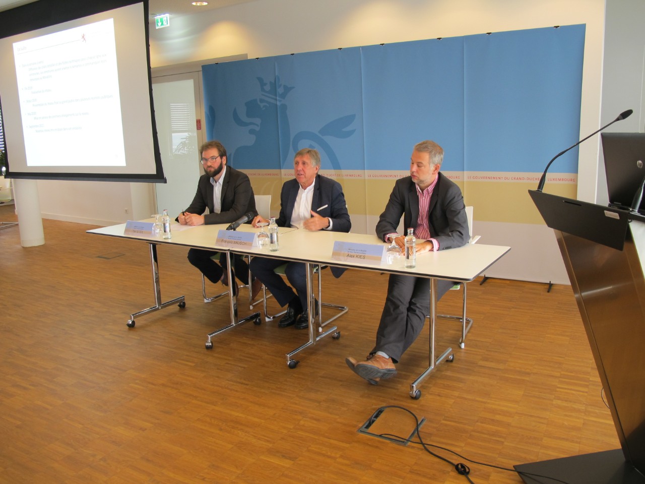Yan Steil, Département de la mobilité et des transports, ministère de la Mobilité et des Travaux publics; François Bausch, ministre de la Mobilité et des Travaux publics; Alex Kies, chargé de direction, Département de la mobilité et des transports, ministère de la Mobilité et des Travaux publics.