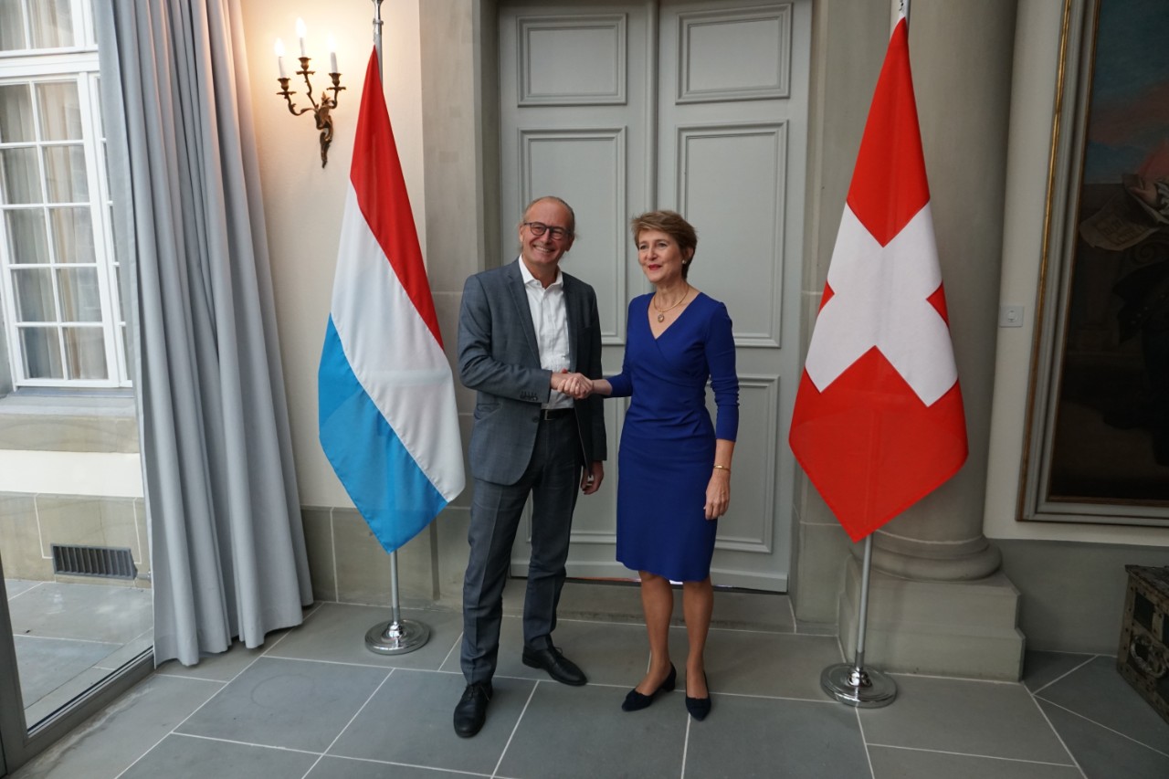Claude Turmes a été accueilli par Simonetta Sommaruga, chef du département fédéral de l'environnement, des transports, de l'énergie et de la communication lors de sa visite d'Étude en Suisse