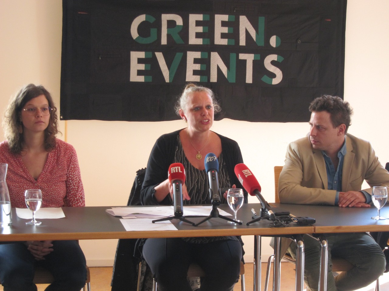 (de g. à dr.) Isabelle Schummers, Oekozenter Pafendal ASBL; Carole Dieschbourg, ministre de l'Environnement, du Climat et du Développement durable; Gilles Schreiner, MECDD