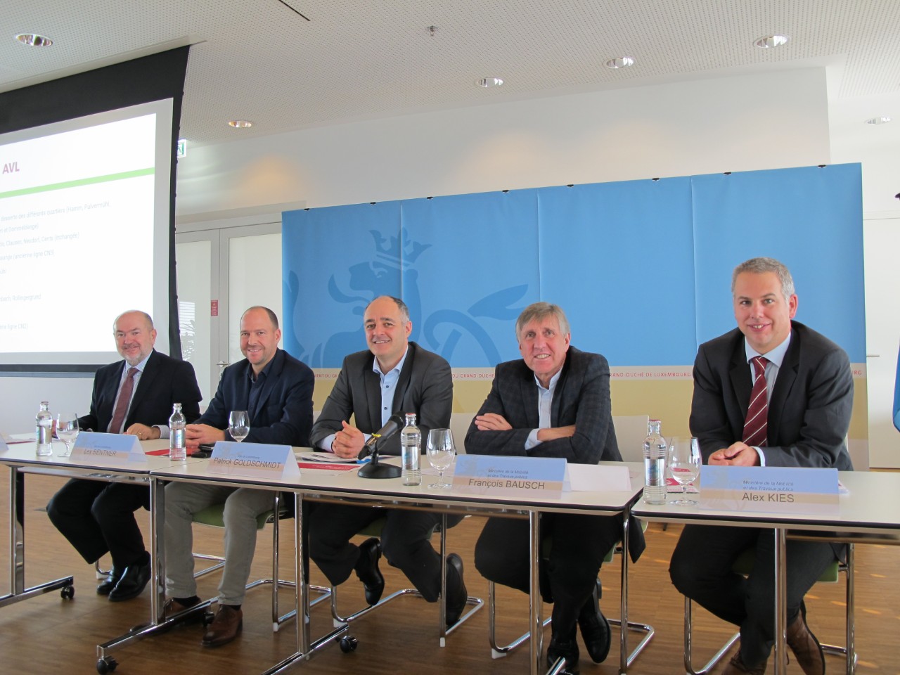 (de g. à dr.) André von der Marck, Luxtram, Lex Bentner , Ville de Luxembourg, Patrick Goldschmidt, Ville de Luxembourg, François Bausch, Vice-Premier ministre et ministre de la Mobilité et des Travaux publics, et Alex Kies, Ministère de la Mobilité et des Travaux publics