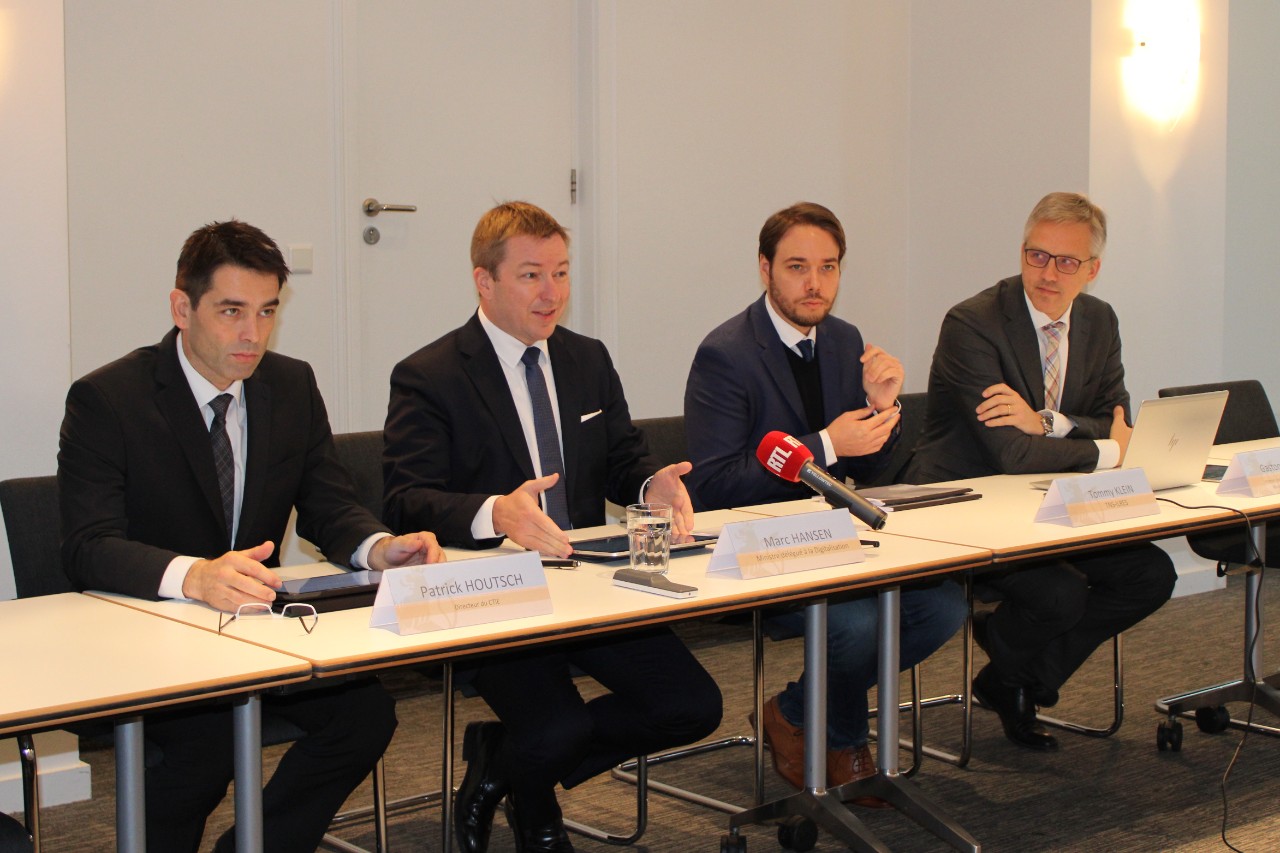 (de g. à dr.) Patrick Houtsch, directeur du CTIE; Marc Hansen, ministre délégué à la Digitalisation; Tommy Klein, directeur de TNS Ilres; Gaston Schmit, Premier conseiller de gouvernement au ministère de la Digitalisation