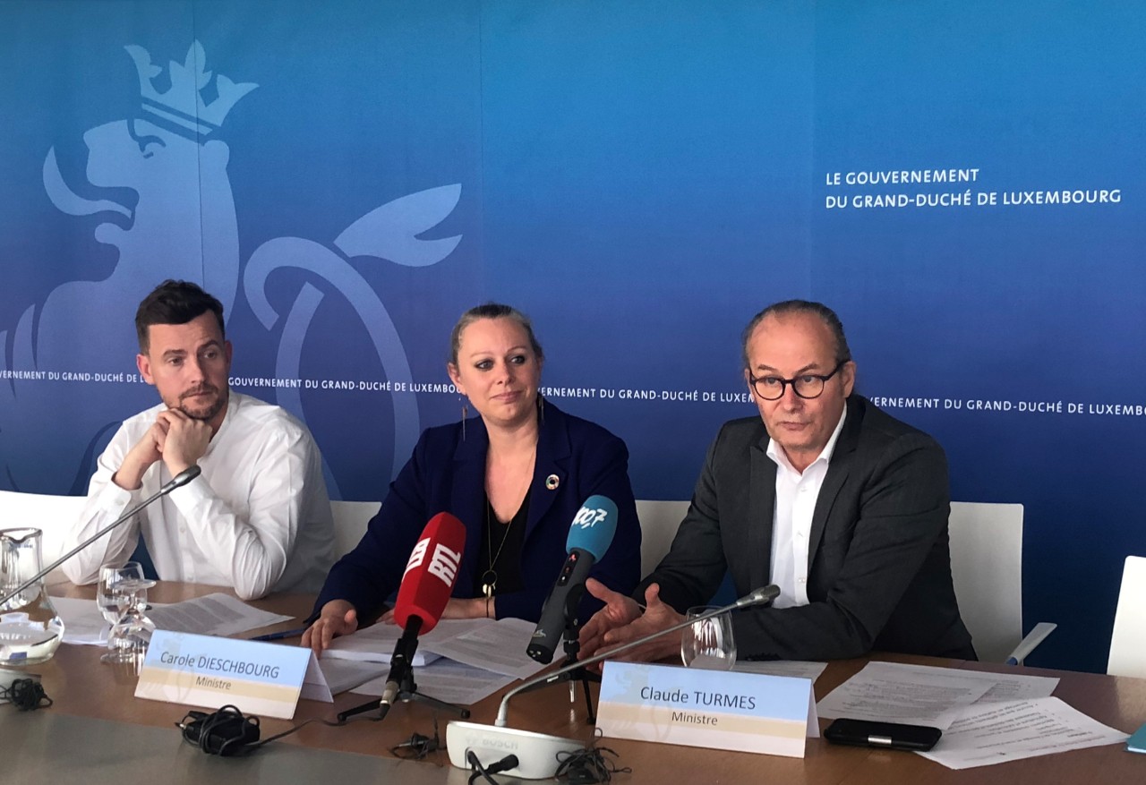 (de g. à dr.) Joé Ducomble, MECDD ; Carole Dieschbourg, ministre de l'Environnement, du Climat et du Développement durable ; Claude Turmes, ministre de l'Énergie