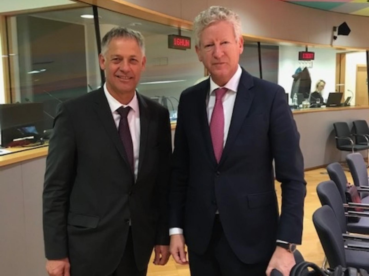 Henri Kox et Pieter De Crem, ministre de la Sécurité et de l'Intérieur du Royaume de la Belgique