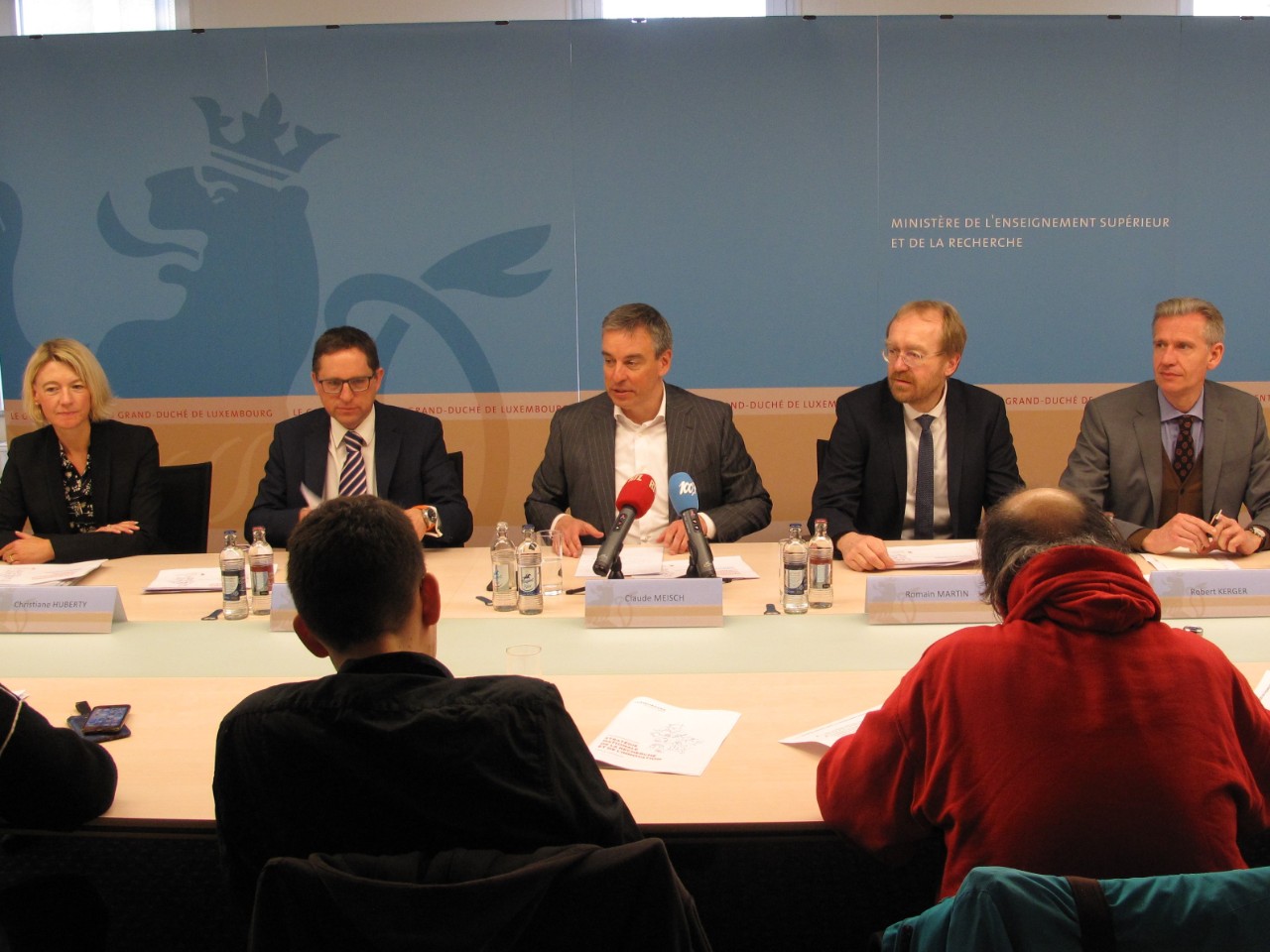 Claude Meisch lors de la présentation aux membres de la presse, entouré de (de g. à dr.) Christiane Huberty, MESR ; Léon Diederich, MESR ; Romain Martin, MESR ; Robert Kerger, MESR.