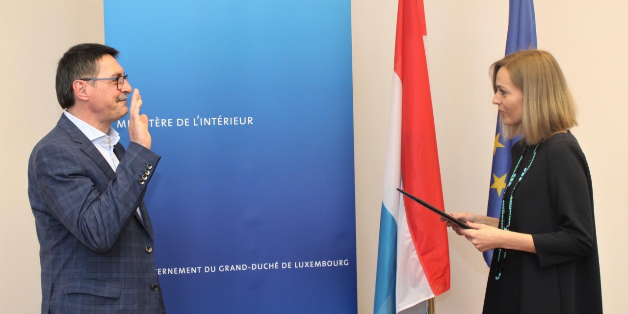 Gérard Jeitz, nouvel échevin de la Ville de Rumelange et Taina Bofferding, ministre de l'Intérieur
