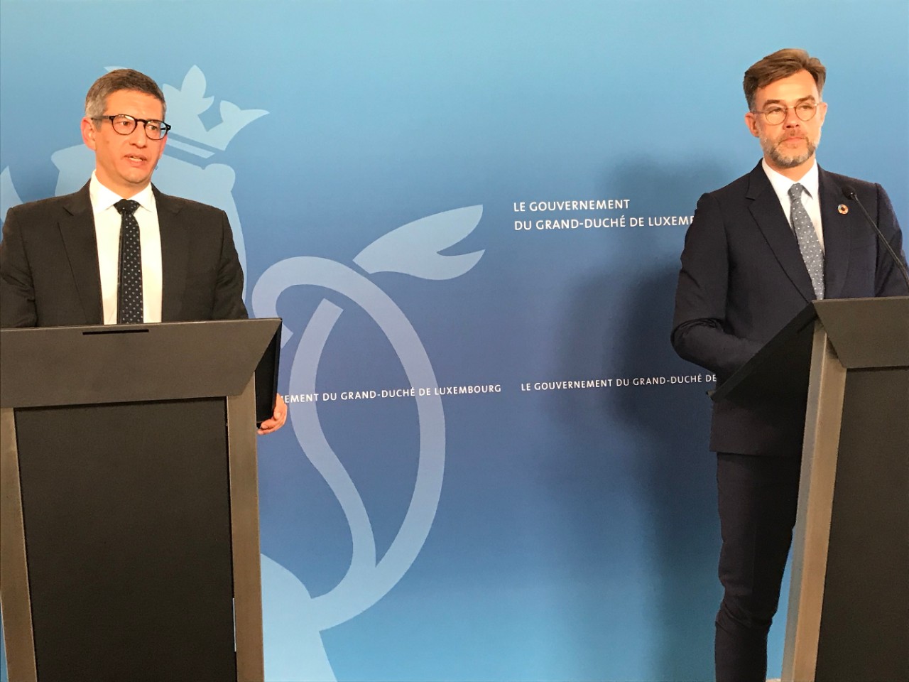 (de g. à dr.) Claude Fellens, médiateur de la consommation ; Franz Fayot, ministre de l’Économie