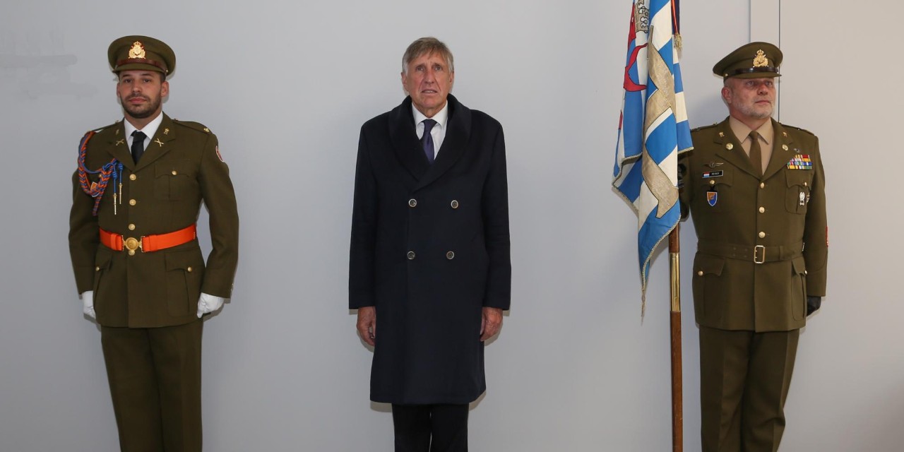 François Bausch lors de l'assermentation d’un officier de carrière de l'Armée