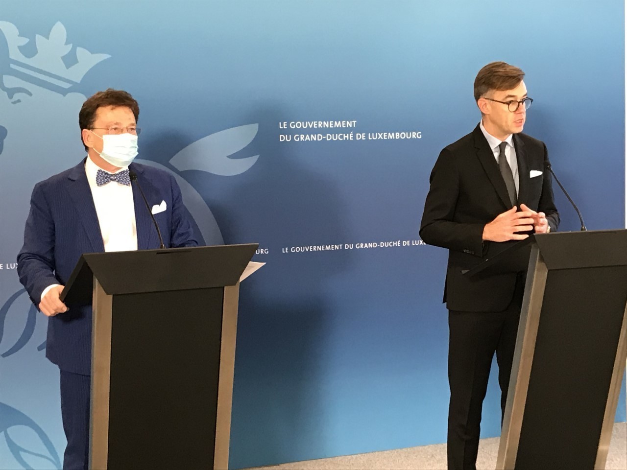 (de g. à dr.) Serge Allegrezza, chargé de la direction de l'Observatoire de la compétitivité; Franz Fayot, ministre de l'Économie