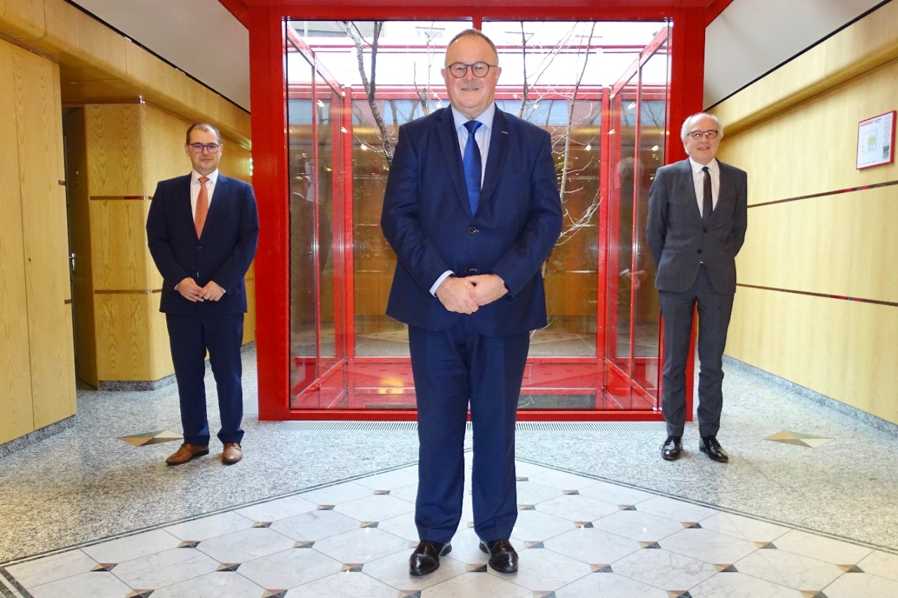 (de g. à dr.) Alain Reuter, nouveau président de la CNAP et du FDC ; Romain Schneider, ministre de la Sécurité sociale ; Fernand Lepage, ancien président de la CNAP et du FDC