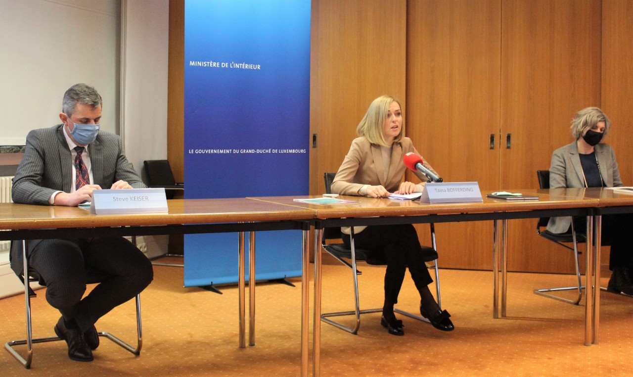 (de g. à dr.) Steve Keiser, ministère de l'Intérieur ; Taina Bofferding, ministre de l'Intérieur ; Mireille Cruchten, ministère de l'Intérieur
