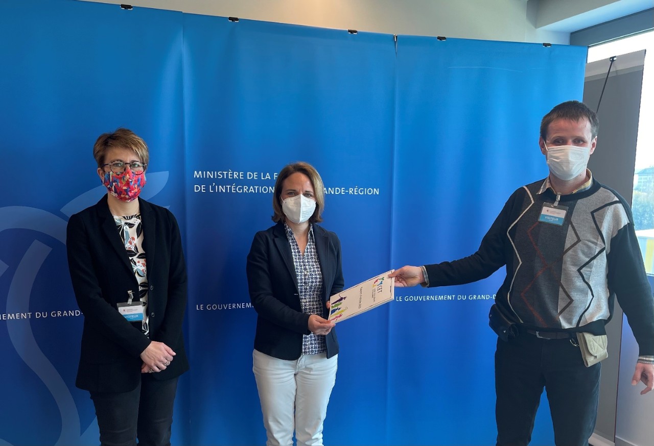 (de g. à dr.) Nathalie Morgenthaler, directrice du CET ; Corinne Cahen, ministre de la Famille et de l’Intégration ; Patrick Hurst, président du CET